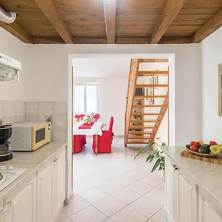 2 Bedroom Amazing Home In Pula Pula