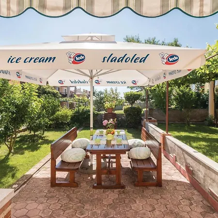 Holiday home 2 Bedroom Amazing Home In Pula Pula