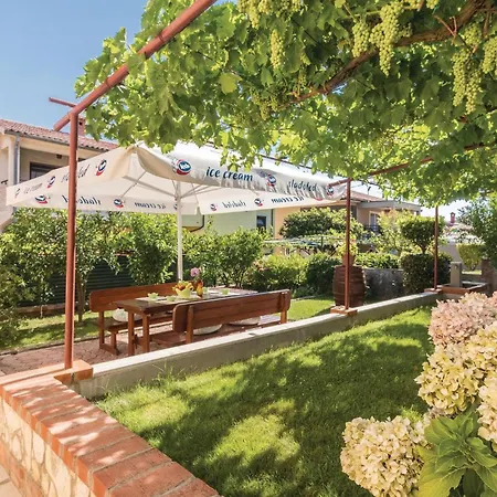 2 Bedroom Amazing Home In Pula Pula