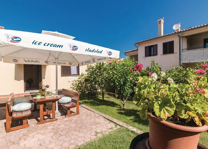 2 Bedroom Amazing Home In Pula Дом отдыха Пула